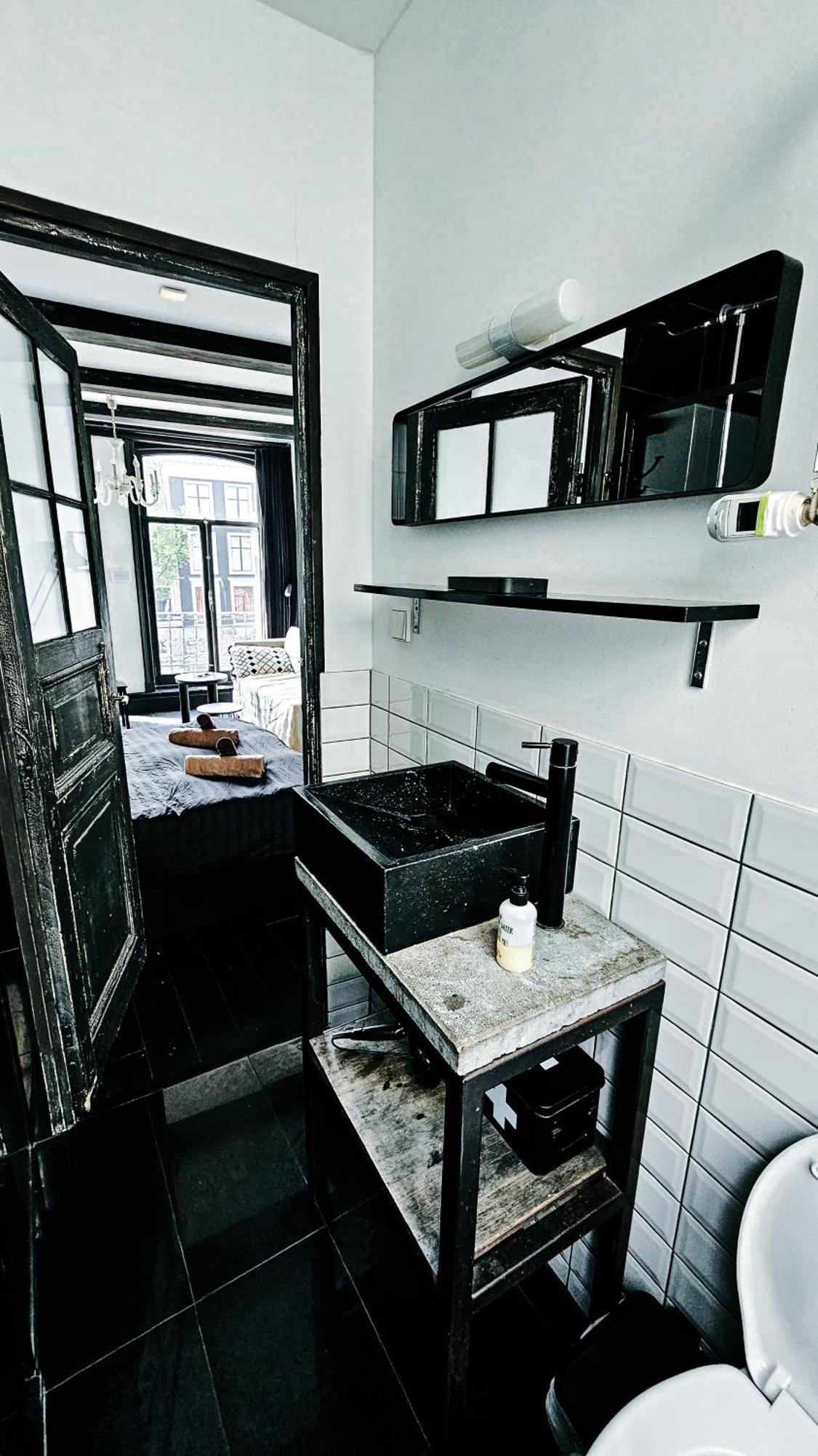The Black Beauty Private Studio With Canal View From 1799 Amsterdam Exterior foto